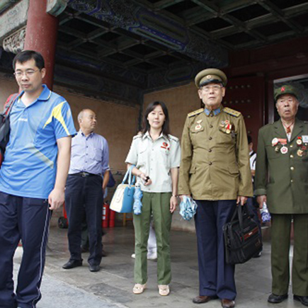 抗战老兵游览清西陵景区