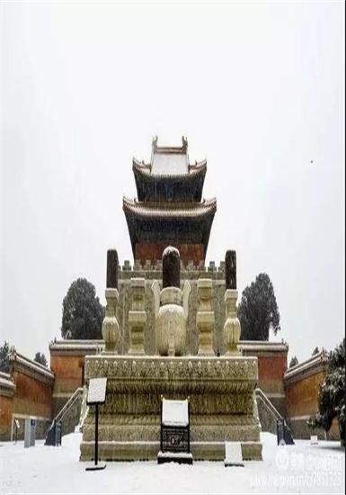 落雪无声，铅华洗尽！清西陵的初雪，惊艳了时光